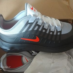Nike Air Max Axis Brand New Size 7Y Boys